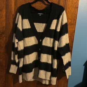 NWOT Roaman’s Black and Beige Fuzzy Stripe Button Front Sweater Size 2X